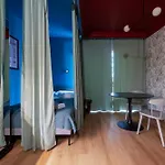 Colorful Apt Close To The Center Great Location