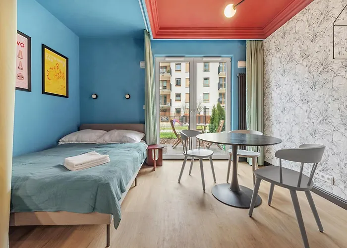 Colorful Apt Close To The Center Great Location