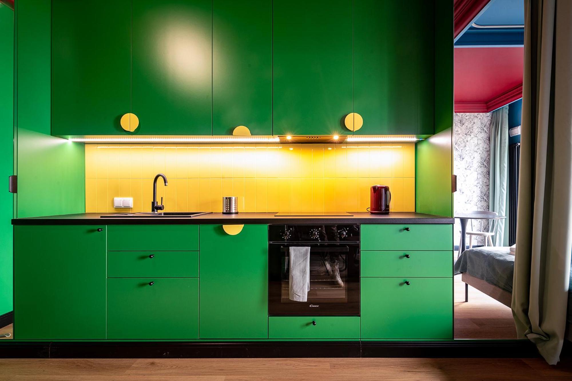 Colorful Apt Close To The Center Great Location *