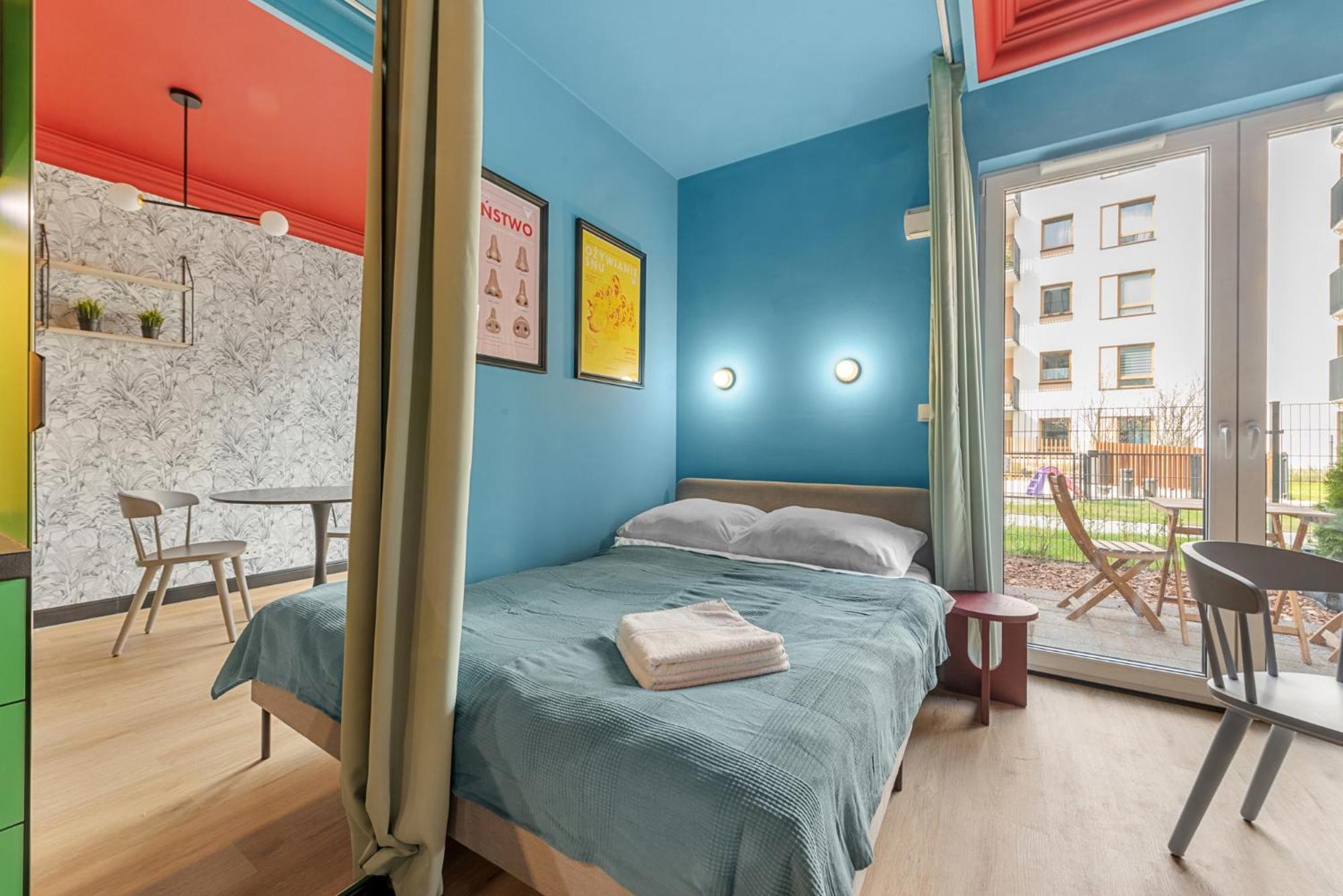 Colorful Apt Close To The Center Great Location